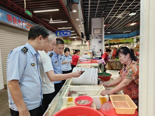 向“需”而行  厦门湖里市场监管部门积极改造提升农贸市场赋能食品安全